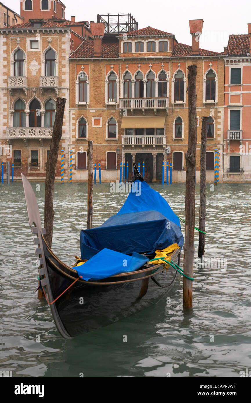 Gondolas on venice canals hi-res stock photography and images - Alamy