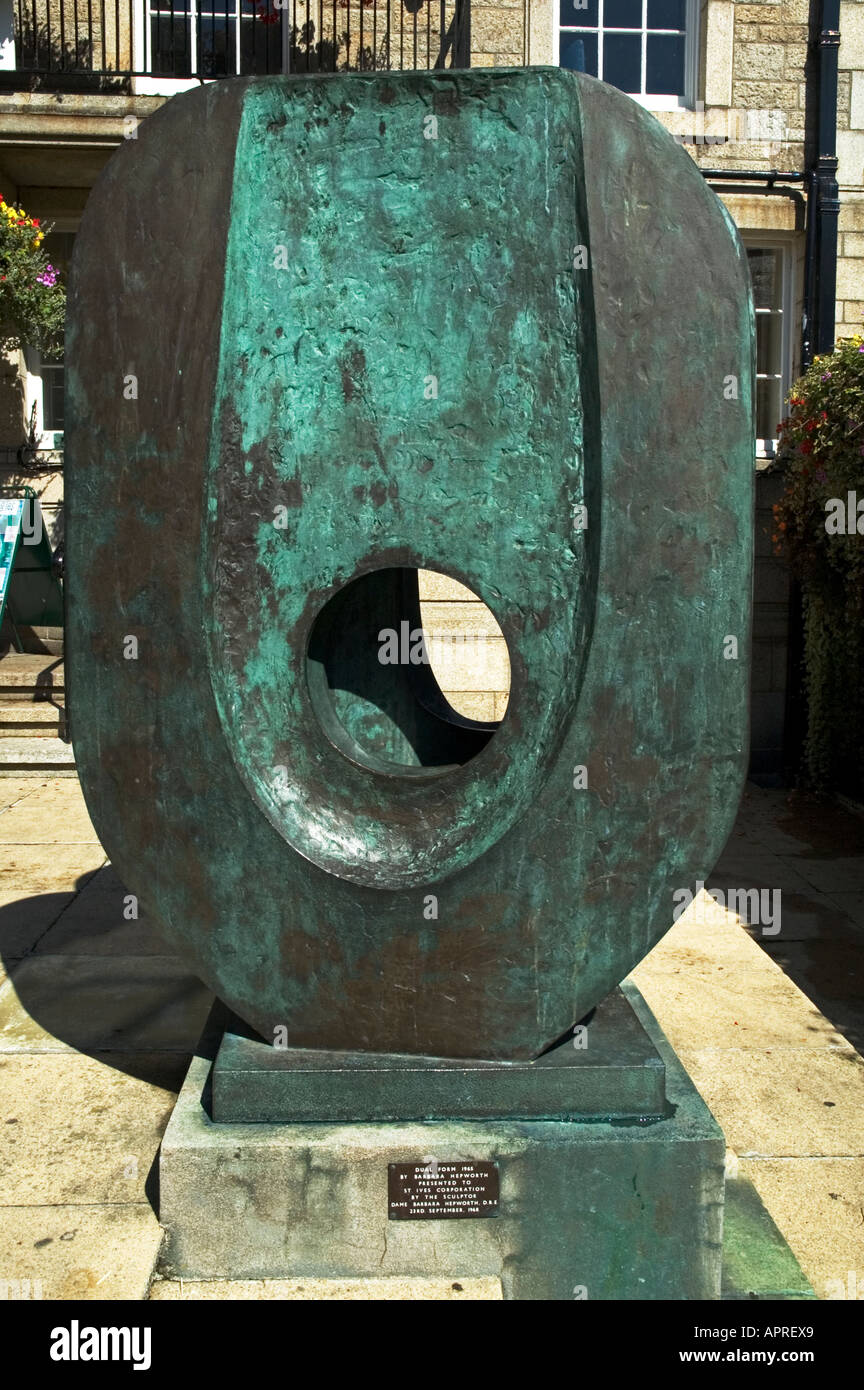 the ' duel form'  sculpture bybarbara hepworth  outside the guildhall in st.ives,cornwall,england Stock Photo