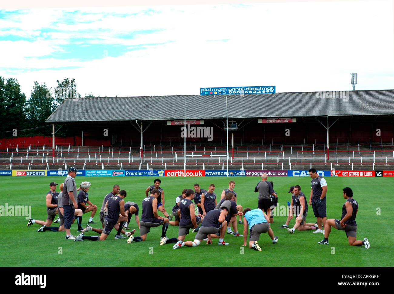 st.helens rugby league players doing stretching exercises during a training session at their knowsley road ground in st.helens, Stock Photo