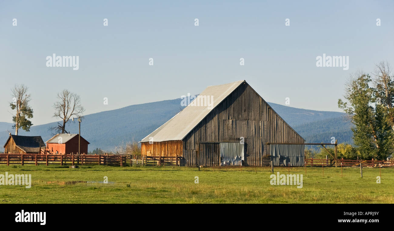 Oregon ranch barn Stock Photo - Alamy