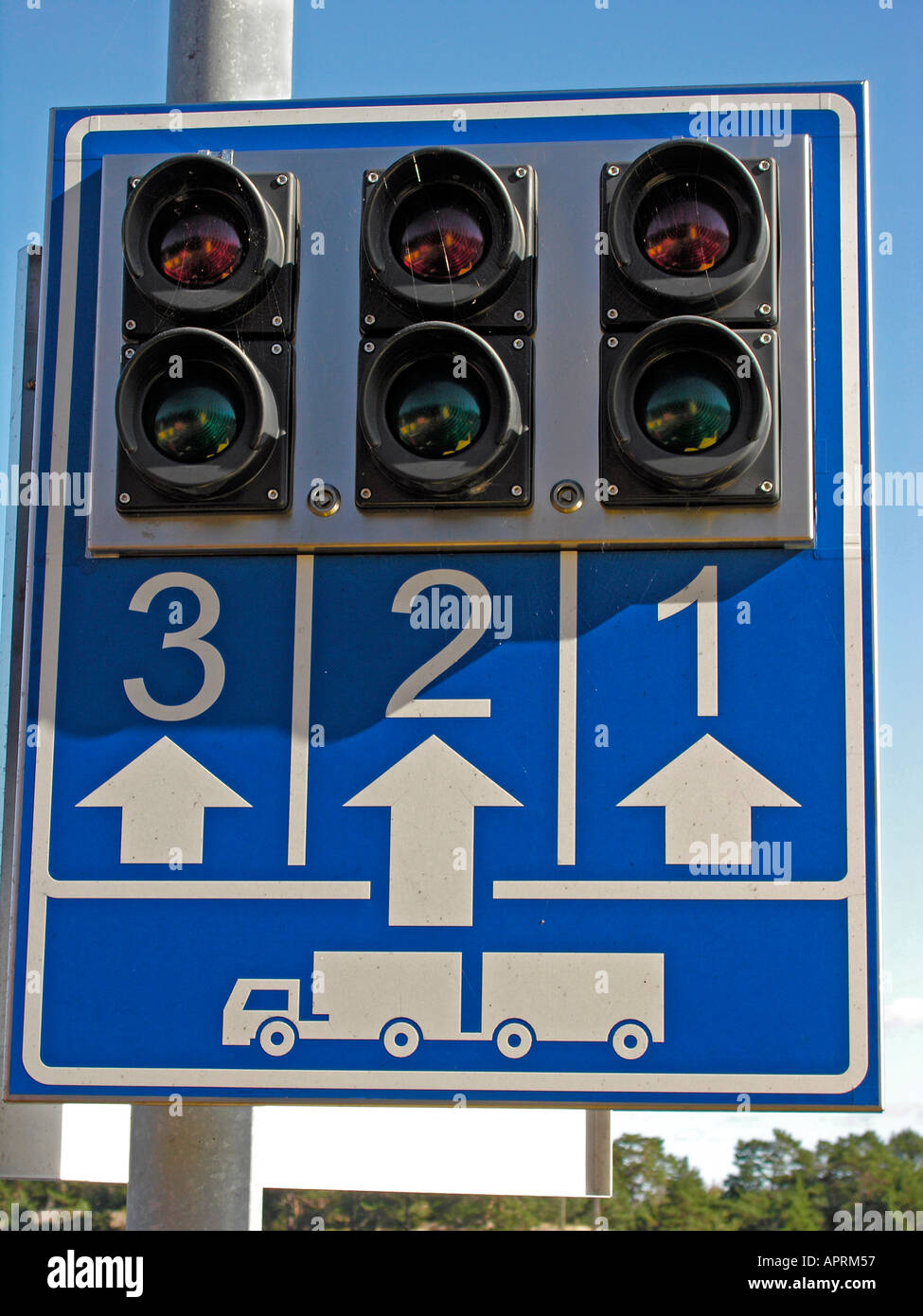 Lorry Sticker Signal decal information with traffic light and picture of a lorry for right ...