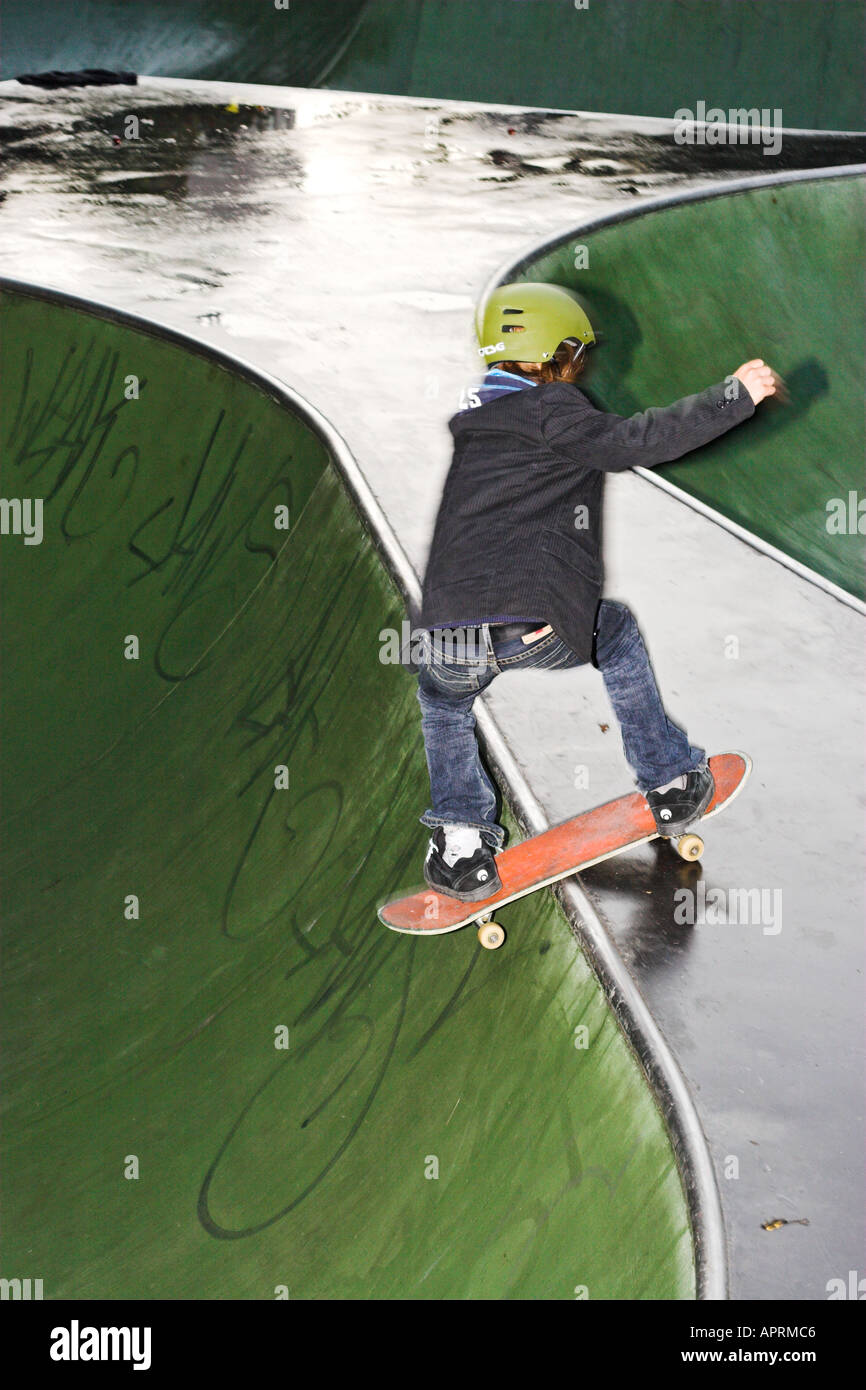 Skateboard half pipe helmet hires stock photography and images Alamy