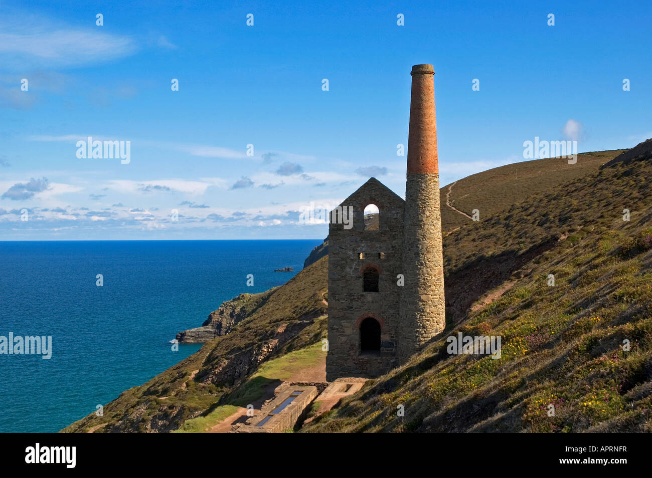 the remains of the old towanroath engine house at wheal coates tin mine near st.agnes in cornwall Stock Photo
