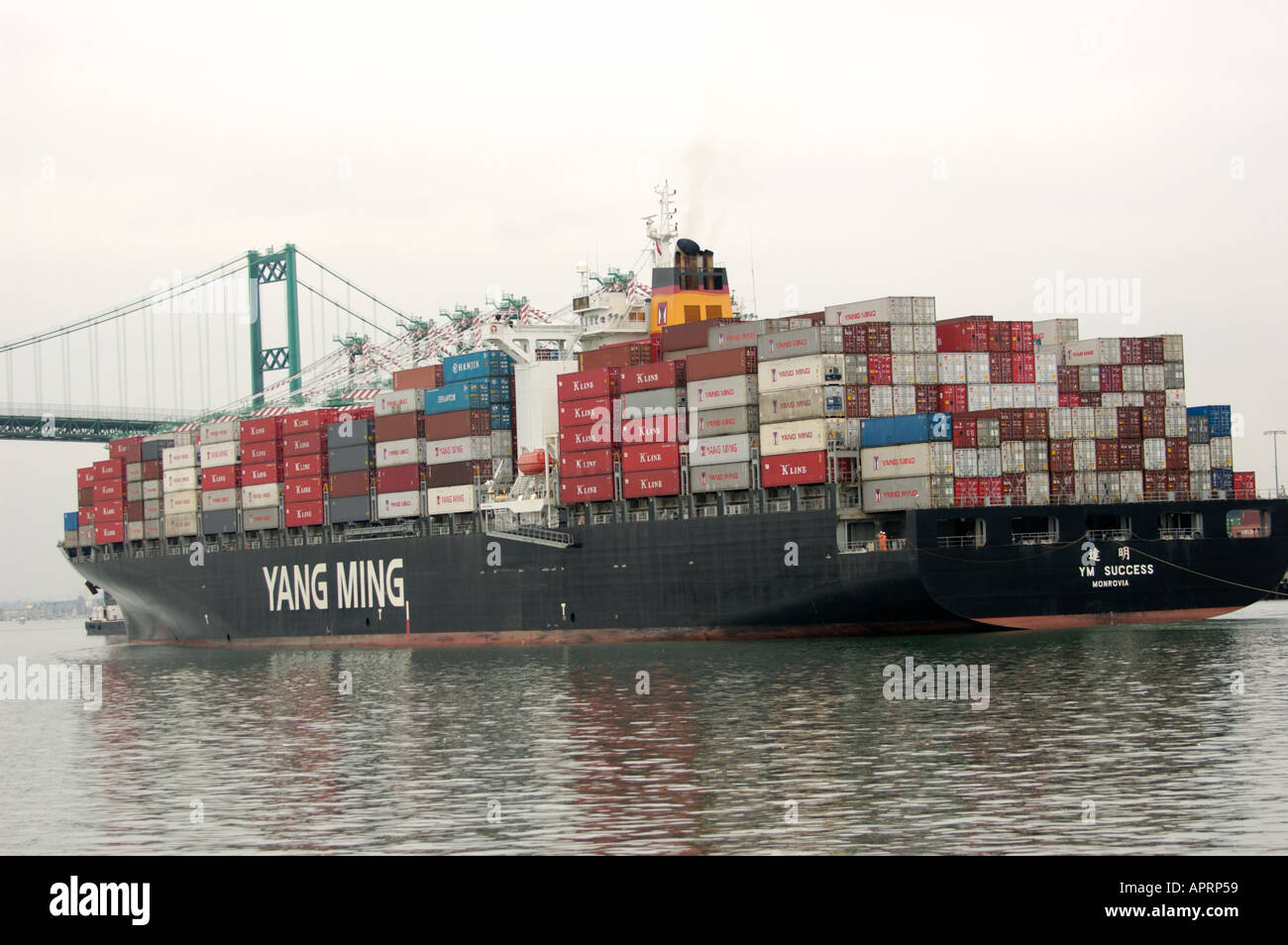 Container ship entering San Pedro harbour in California Stock Photo - Alamy