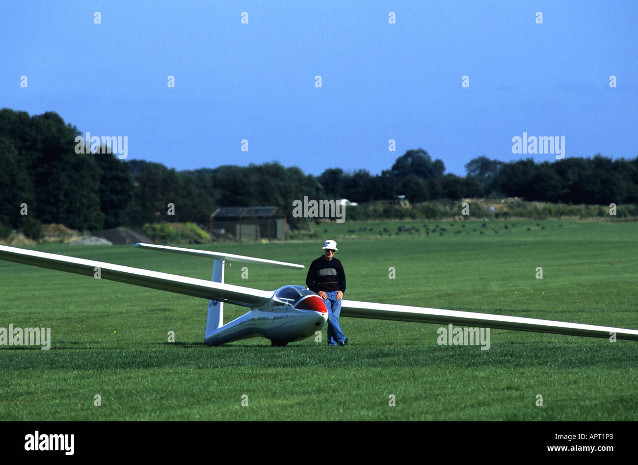 Man with glider at Sibbertoft Gliding Club, Leicestershire, England, UK Stock Photo