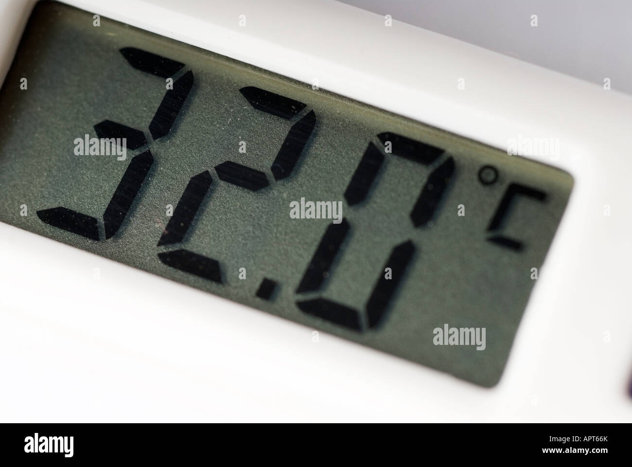 Image of a digital thermometer reading 32 degrees centigrade Stock Photo Alamy