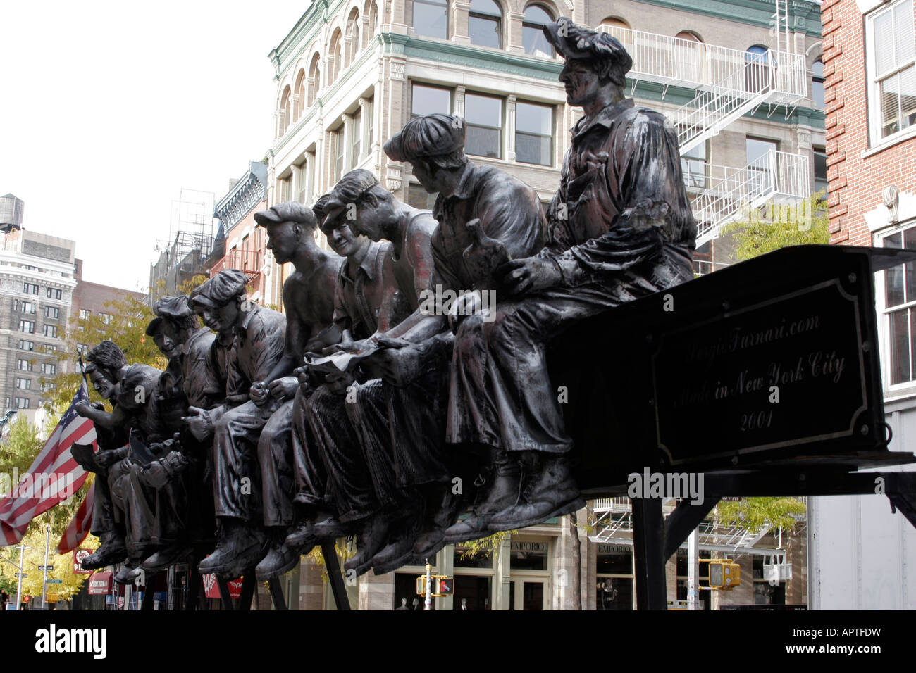 Scupltur Sergio Furnari's sculpture of the famous lunchtime atop a skyscraper Stock Photo