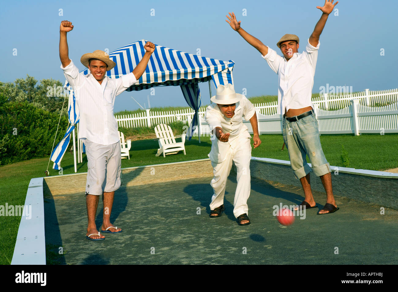 Cheering men hi-res stock photography and images - Alamy