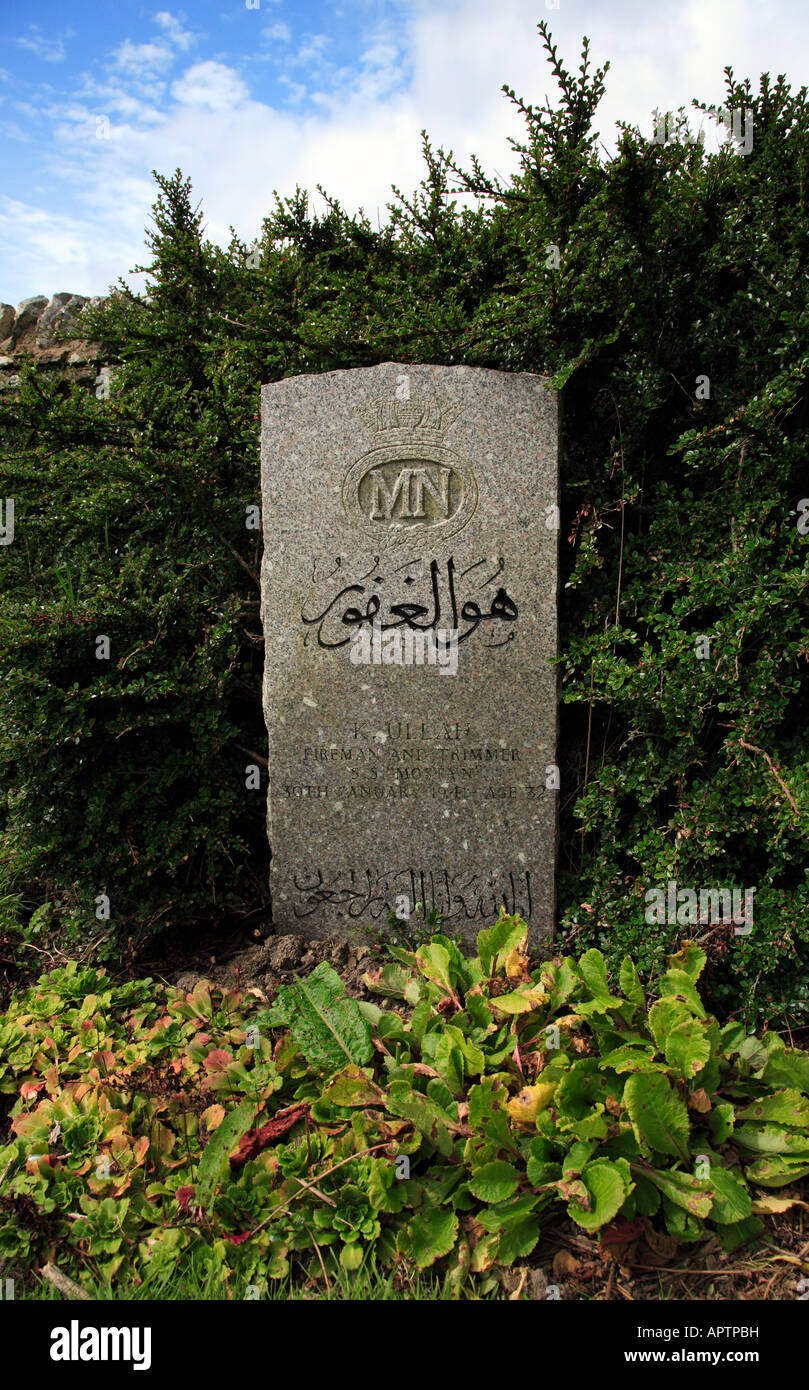 A headstone with Islamic script at Lyness Naval Cemetery on the Island of Hoy. Orkney Islands, Scotland. Stock Photo