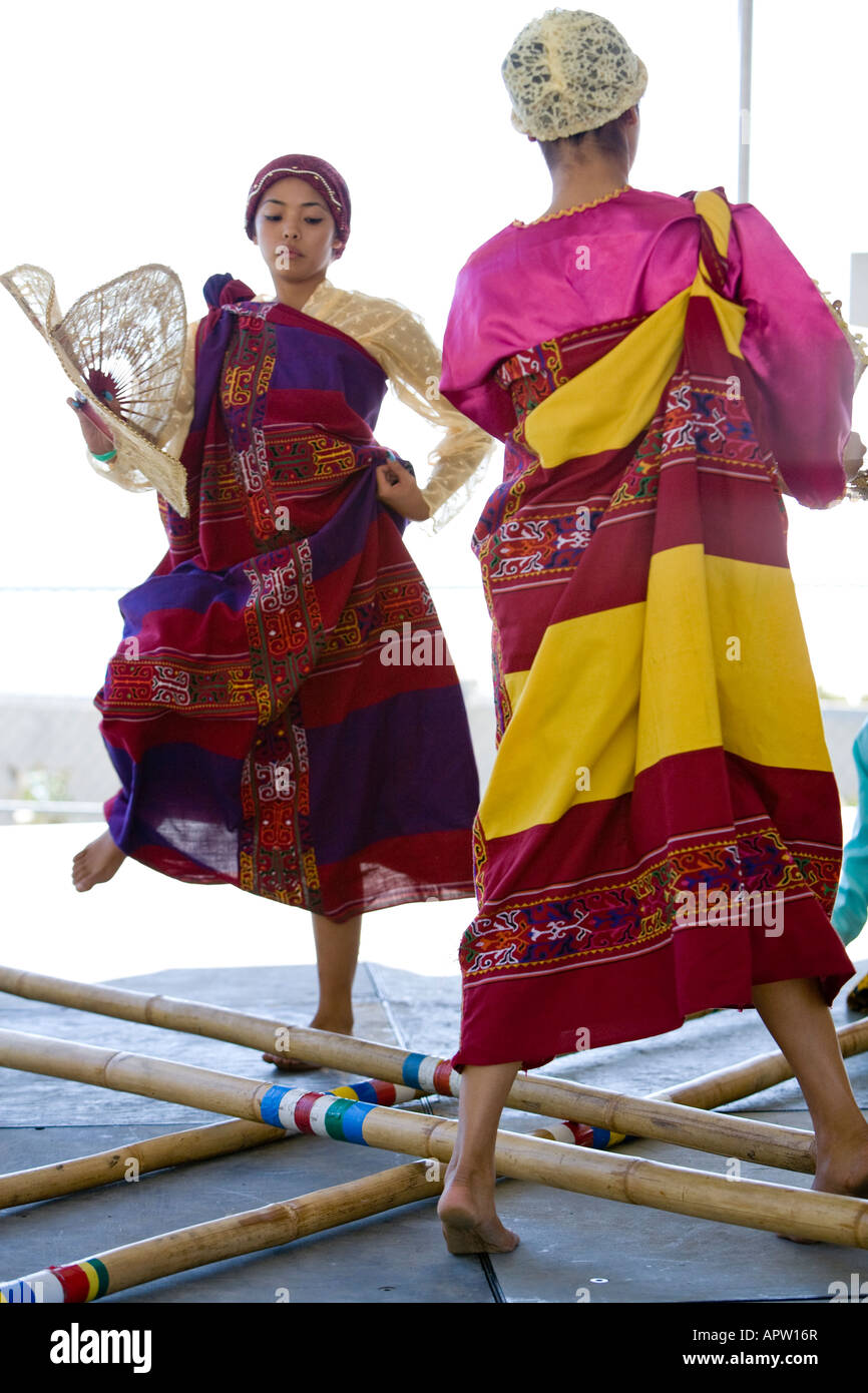 Traditional filipino folk dance hi-res stock photography and images - Alamy