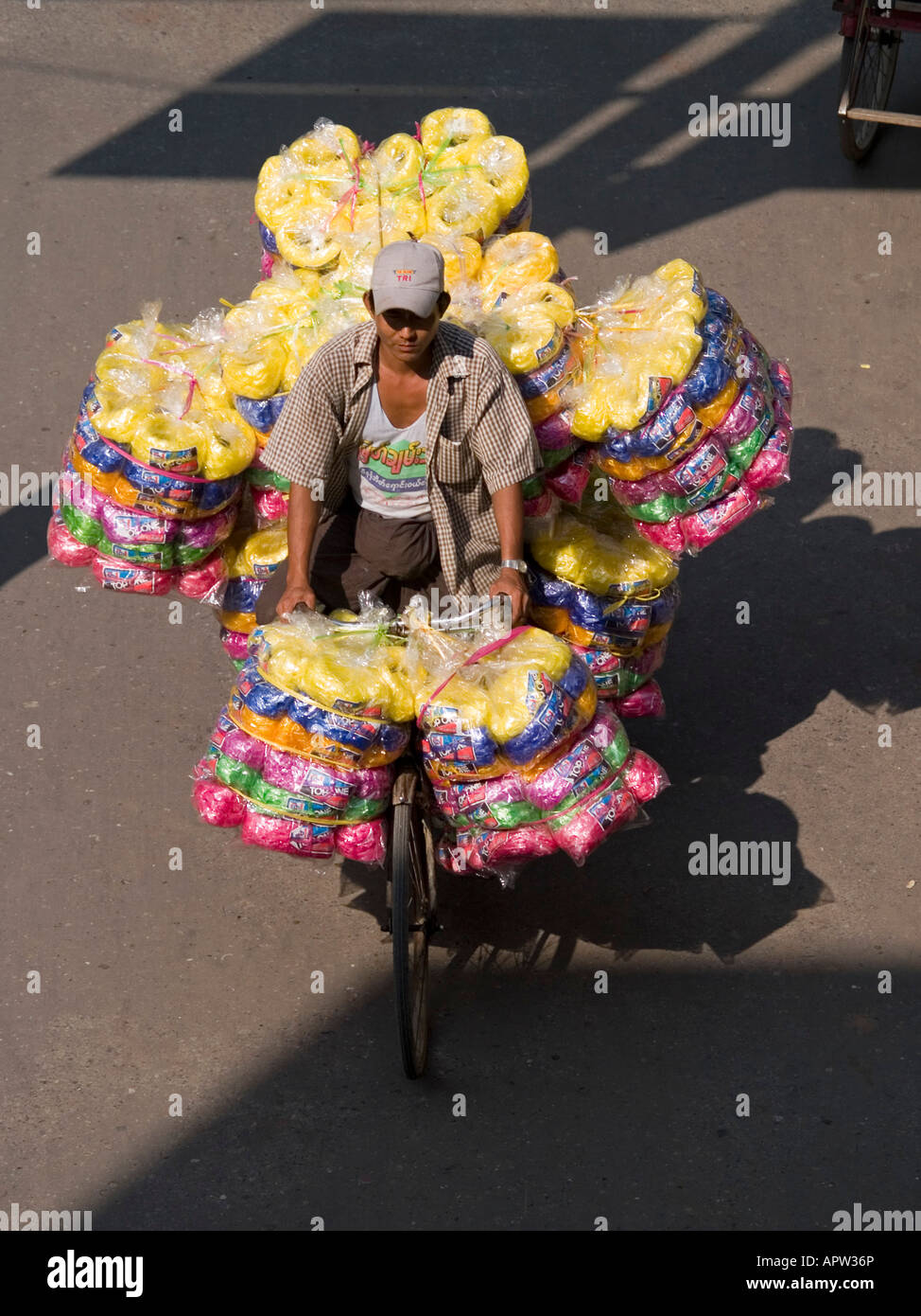 Overloaded Rickshaw High Resolution Stock Photography and Images - Alamy