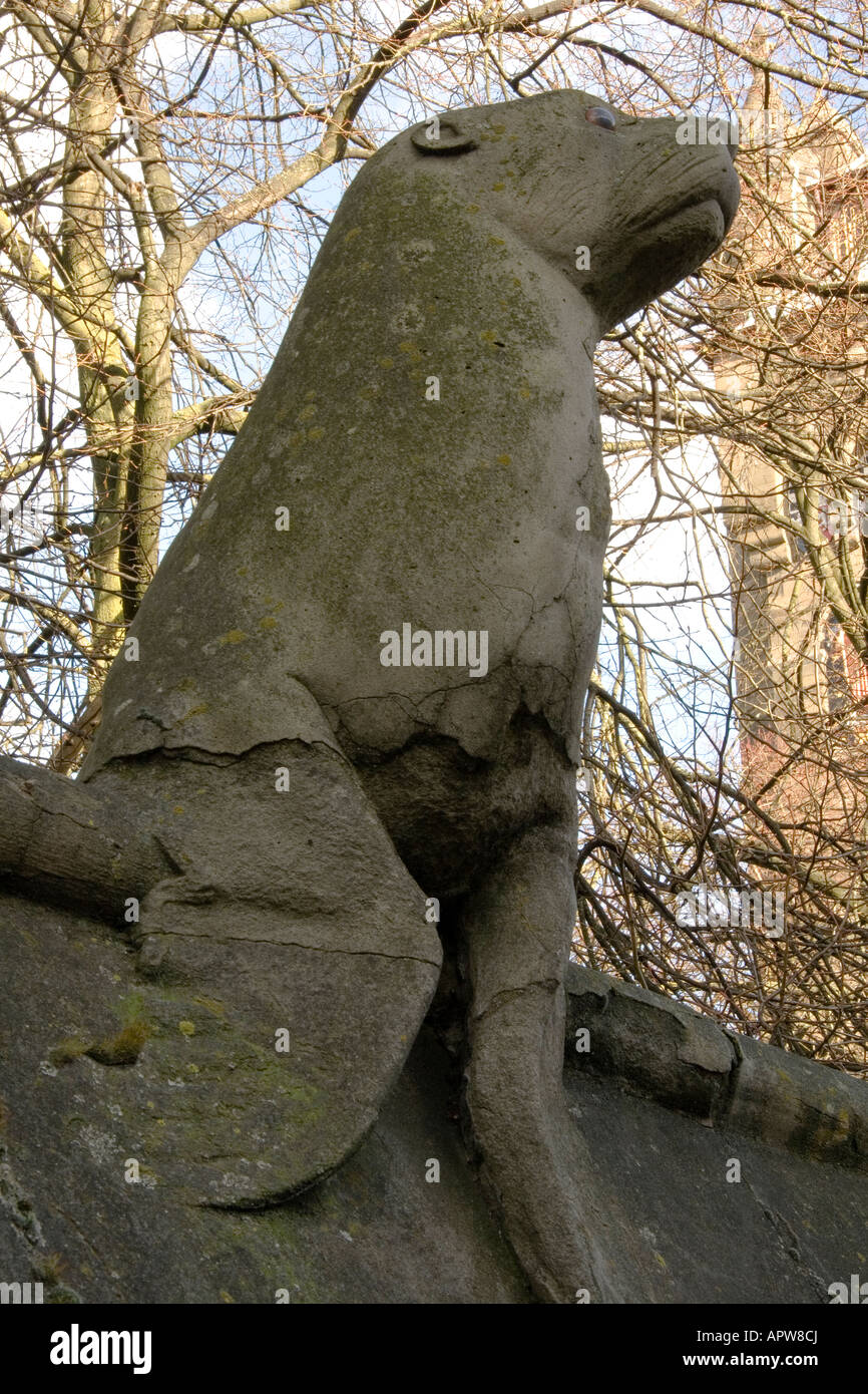 Sealion atop the Animal Wall Castle St Cardiff Stock Photo - Alamy