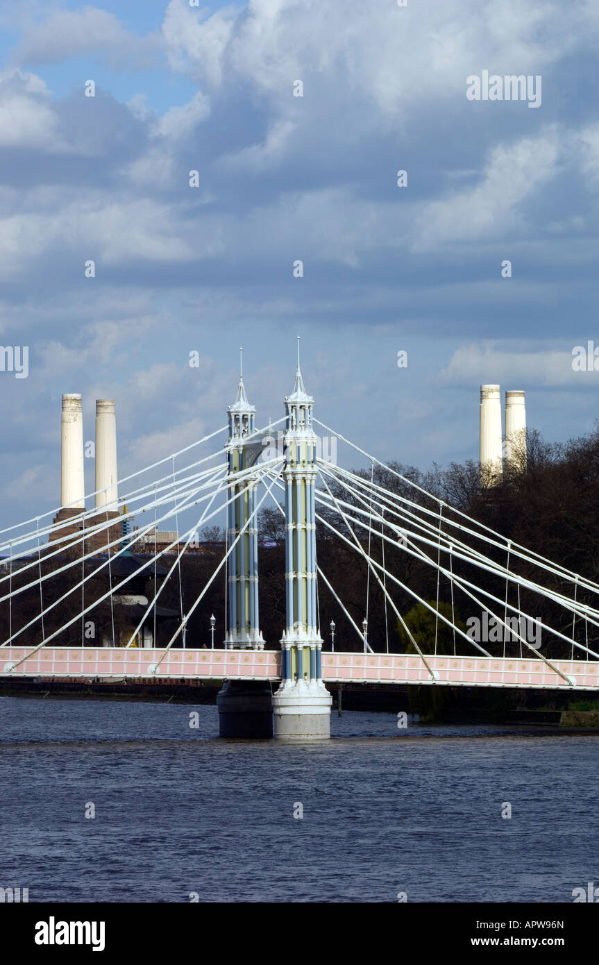 Albert bridge over the river thames hi-res stock photography and images ...