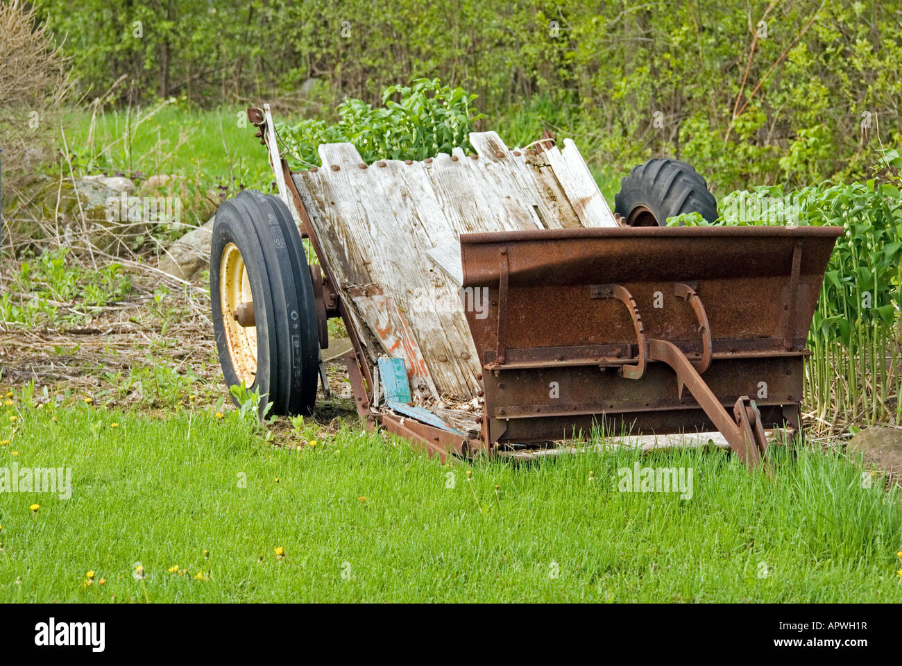 Broken Farm Wagon Stock Photo - Alamy