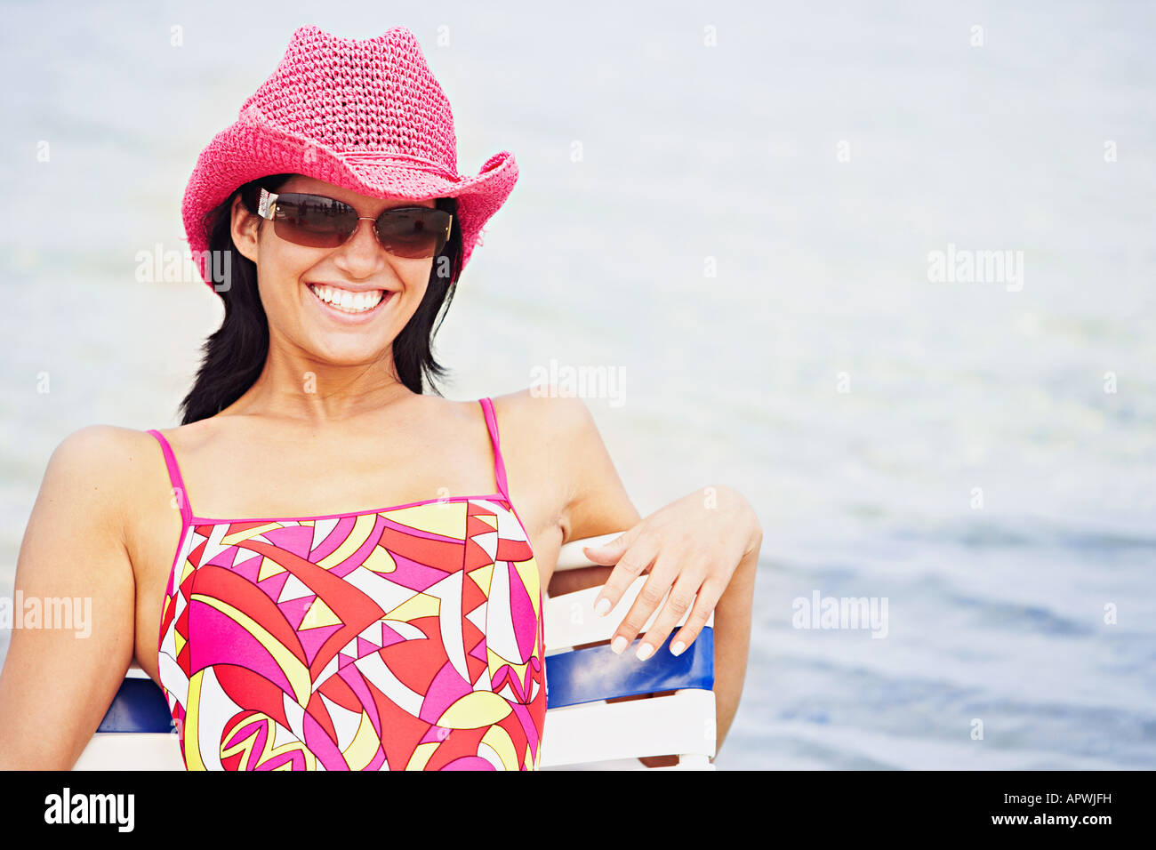 Young woman chair beach day hat hi-res stock photography and images - Alamy