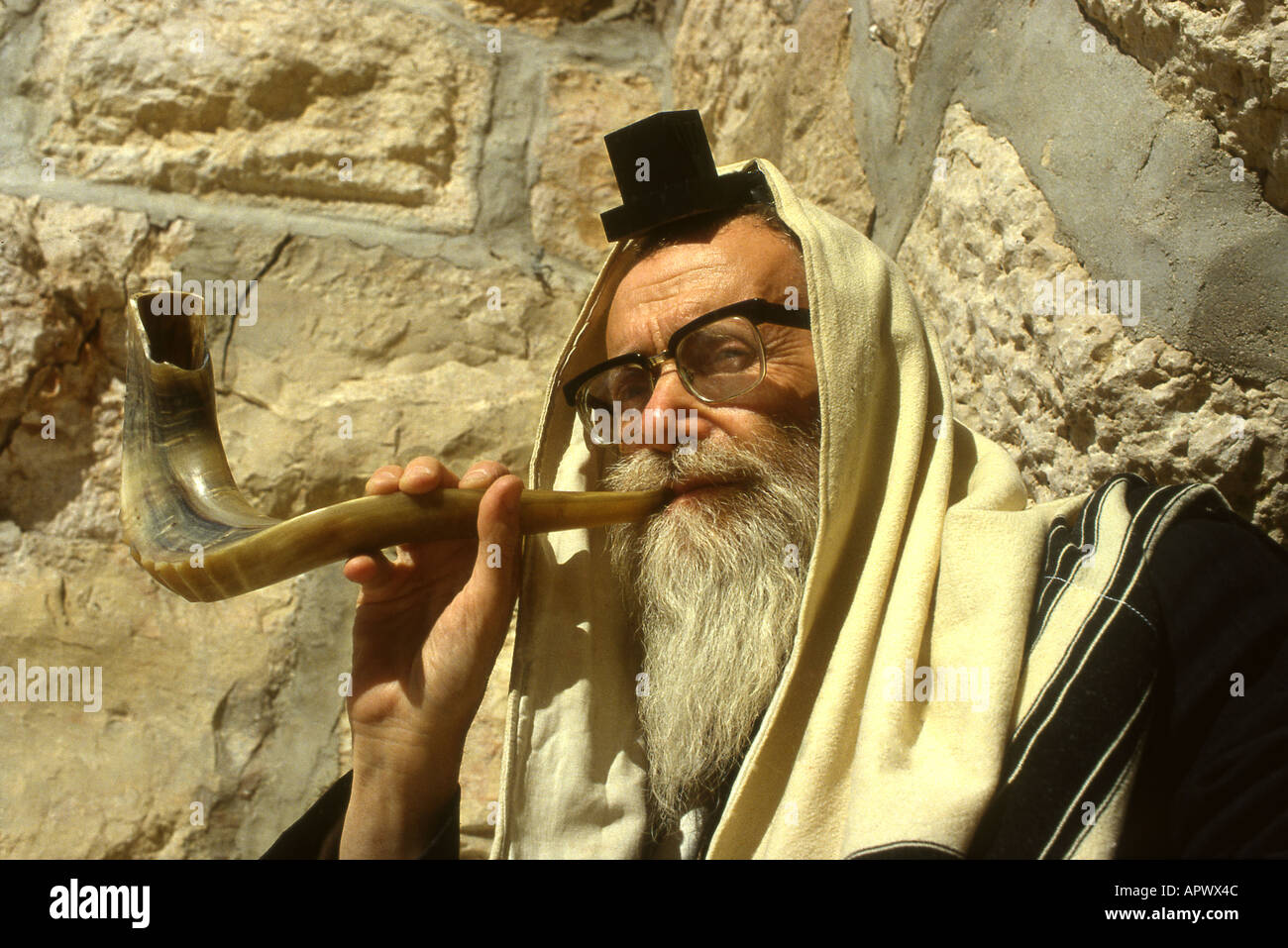 Blowing the shofar hires stock photography and images Alamy