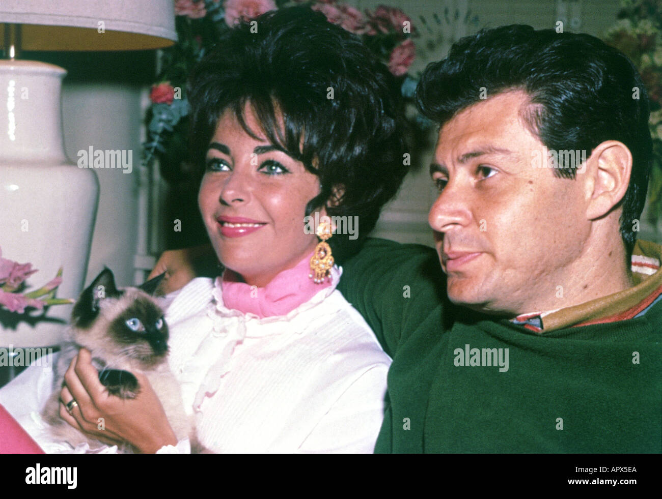 ELIZABETH TAYLOR with her fourth husband Eddie Fisher whom she married in 1959 Stock Photo