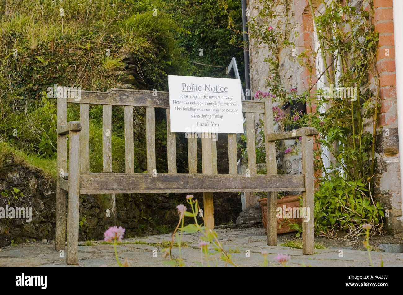 Bench outside Martin Ellingham's house in UK TV series 'Doc Martin' filmed in Port Isaac Cornwall Stock Photo