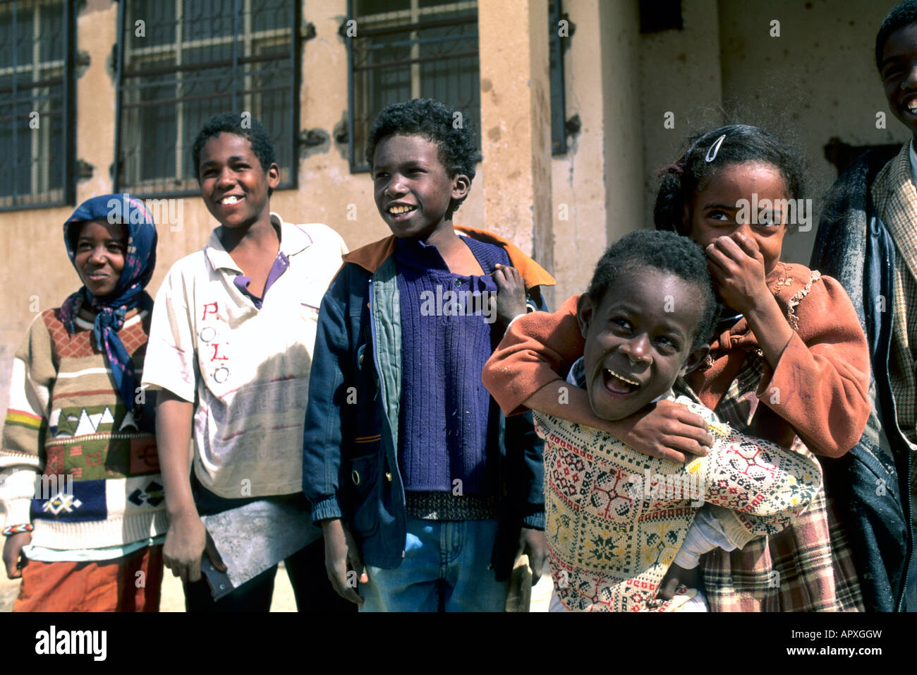 Group children smiling hi-res stock photography and images - Alamy