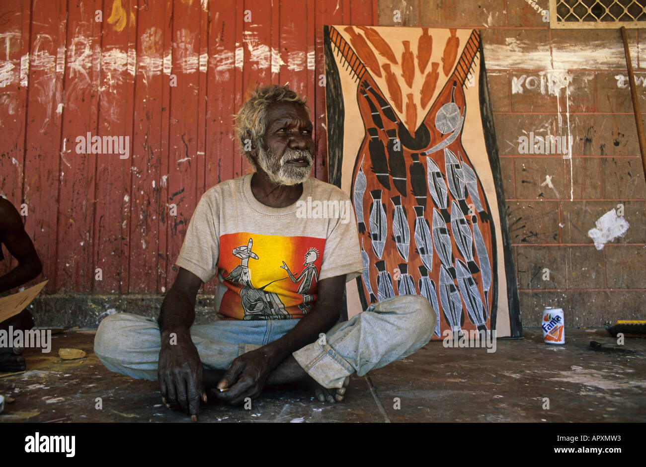 Aboriginal artist, Arnhemland NT, Old Man Thompson, Aboriginal Maler, Oenpelli, Arnhemland, Northern Territory Stock Photo