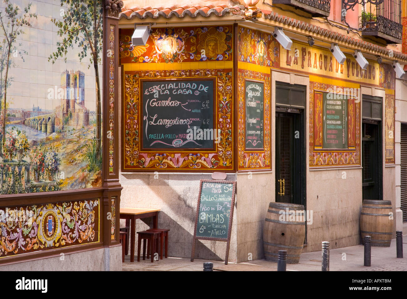 Madrid, Spain. Traditional tavern in the Huertas district Stock Photo Alamy