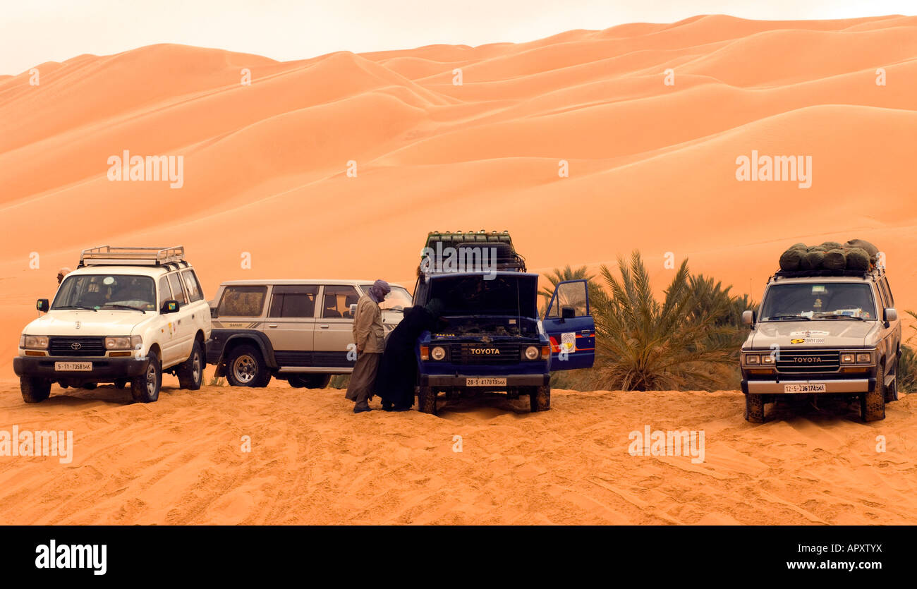 4WD vehicles at Ubari Lakes Libyan Sahara Stock Photo