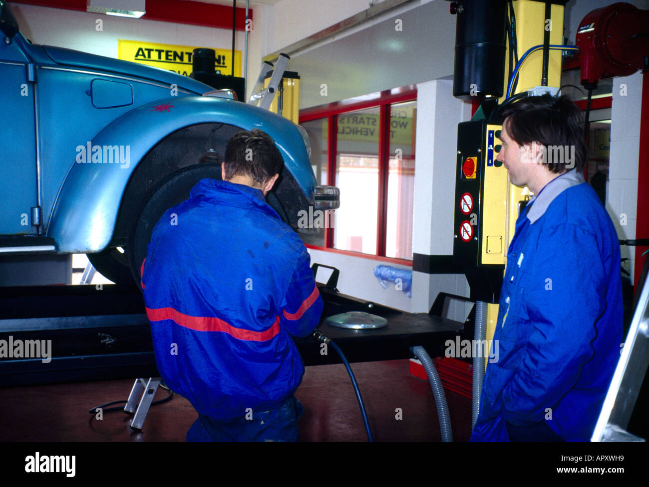 Kwikfit Garage Balancing Tyre Car Mechanic Stock Photo Alamy
