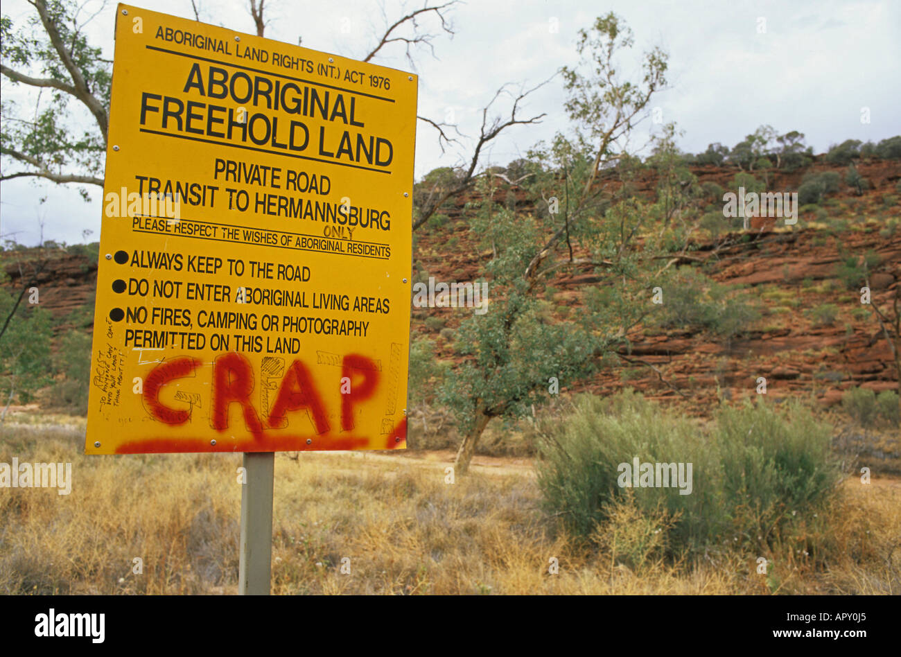Aboriginal Land Rights Sign on transit road, Australien, Northern Territory, road to Hermannsburg through Aboriginal Land Stock Photo