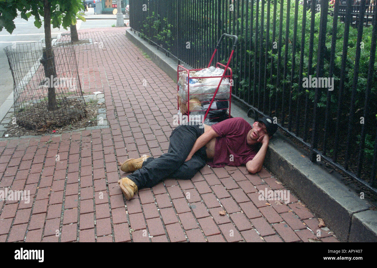 Ny nyc new york city manhattan homeless homelessness alone hi-res stock ...