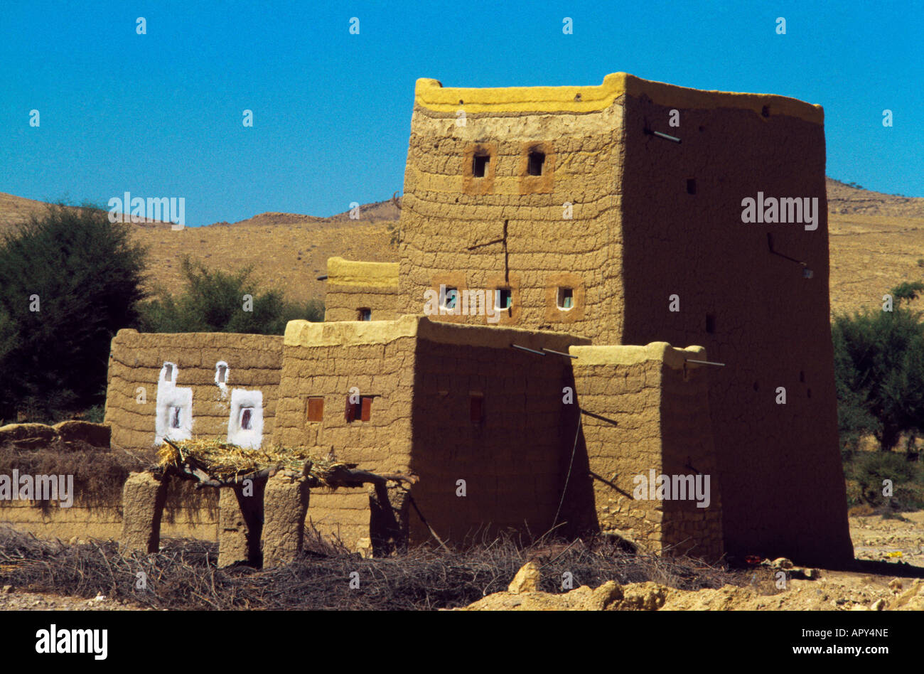 Flat roof middle east house hi-res stock photography and images - Alamy