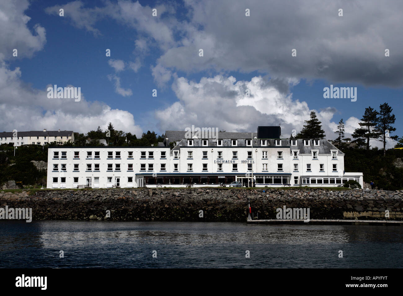 THE LOCHALSH HOTEL LOOKS OVER TO THE ISLE OF SKYE HIGHLANDS Stock Photo
