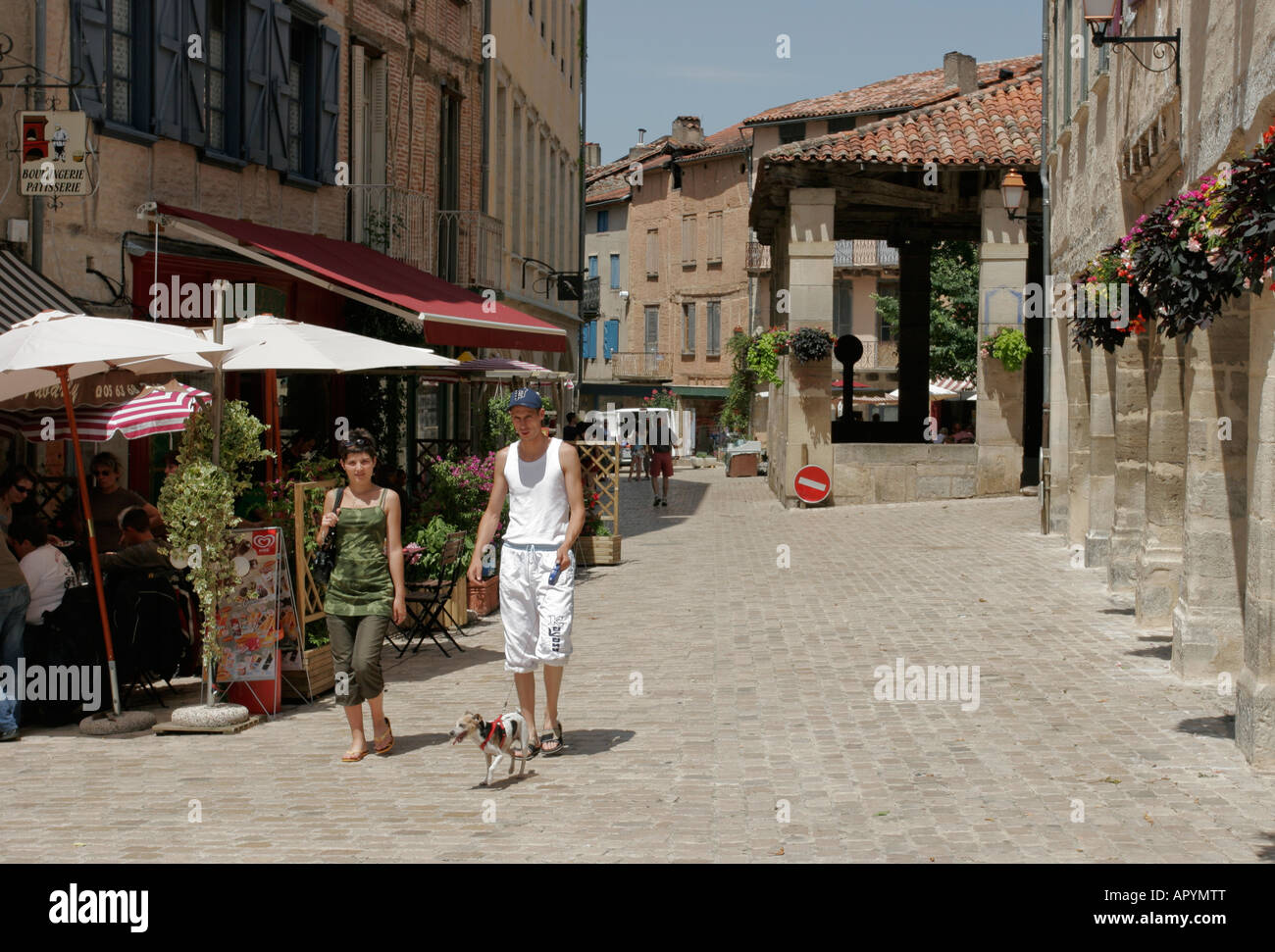 Main street and market square in St Antonin noble val Stock Photo Alamy