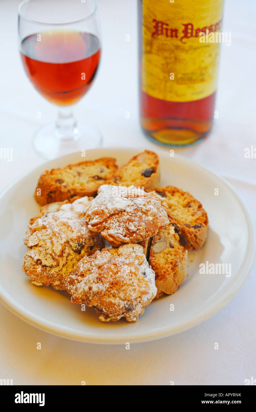 Italian dessert wine vin santo with biscotti, typical Tuscan dessert
