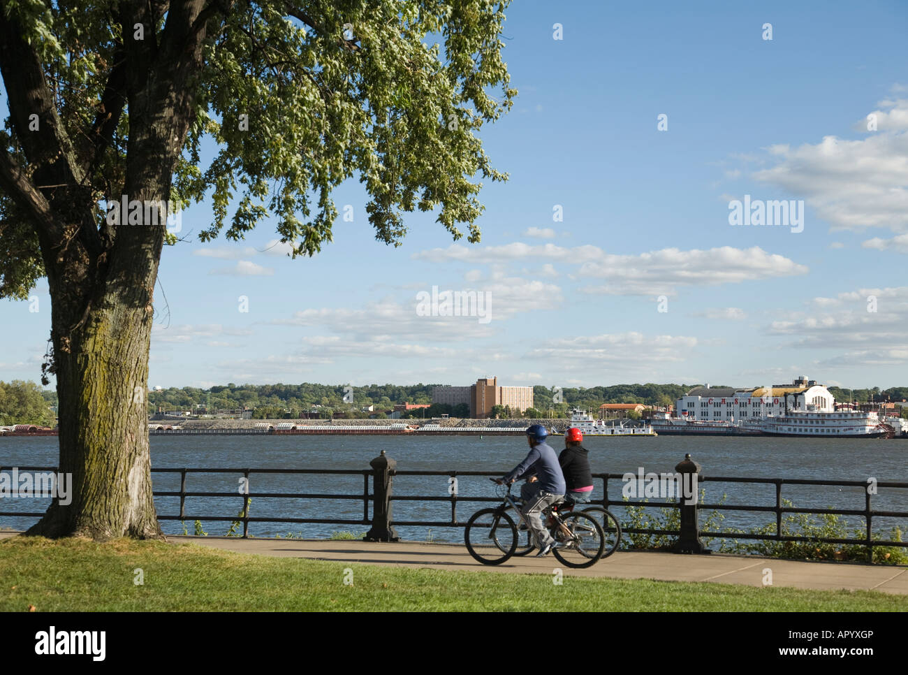 Mississippi river bike trail hi-res stock photography and images - Alamy