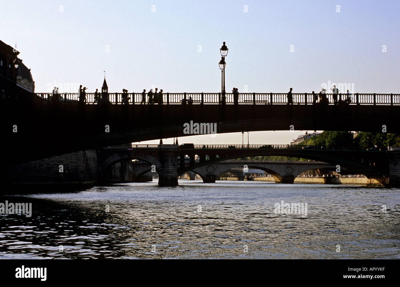 Paris Seine river walking tourists contours silhouettes Stock Photo - Alamy