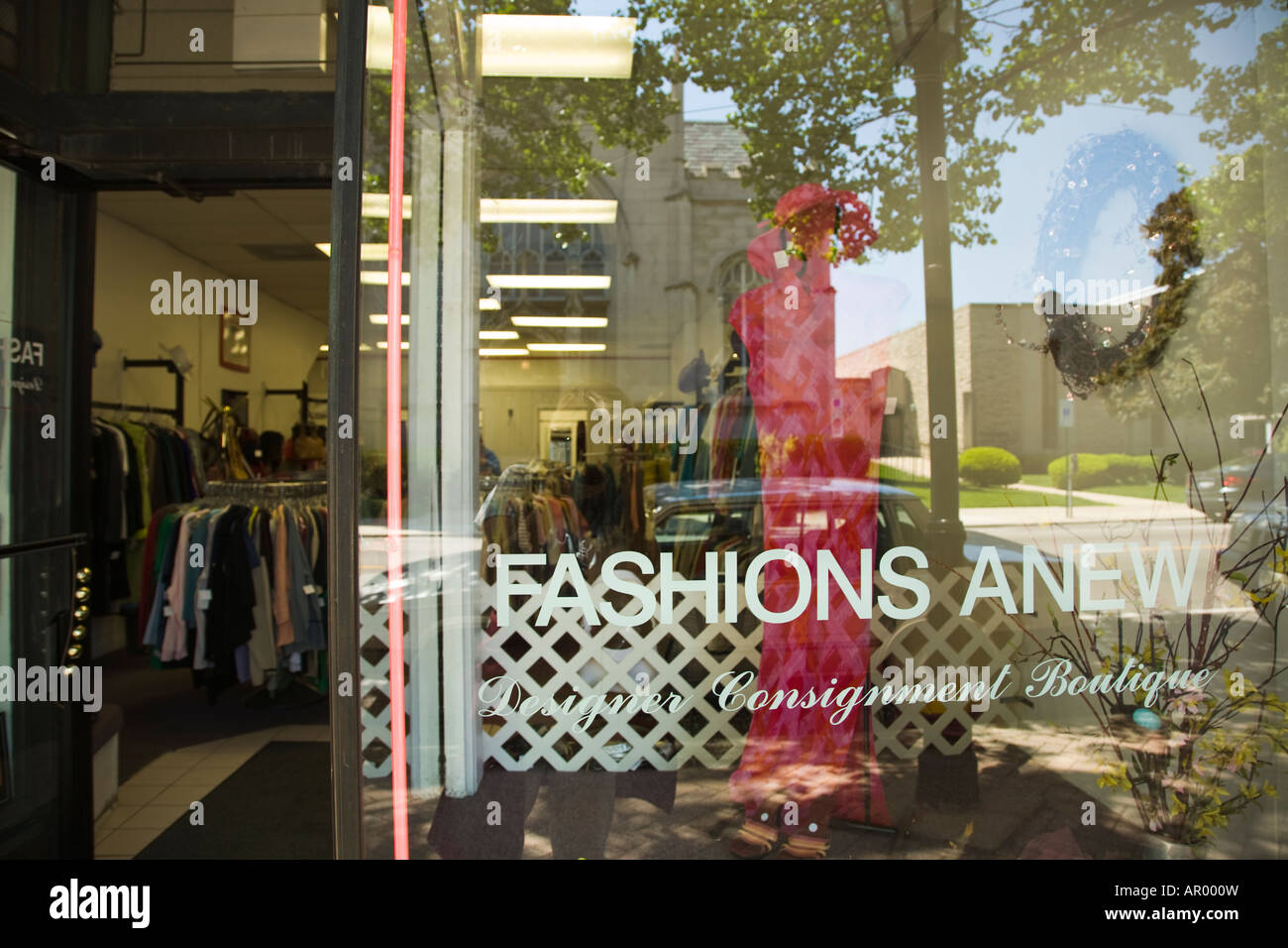 ILLINOIS Oak Park Clothing boutique resale store door downtown Stock Photo: 15893256 - Alamy