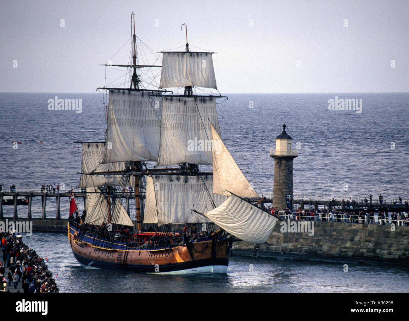Endeavour Replica Captain Cooks ship returning to Whitby North Stock ...