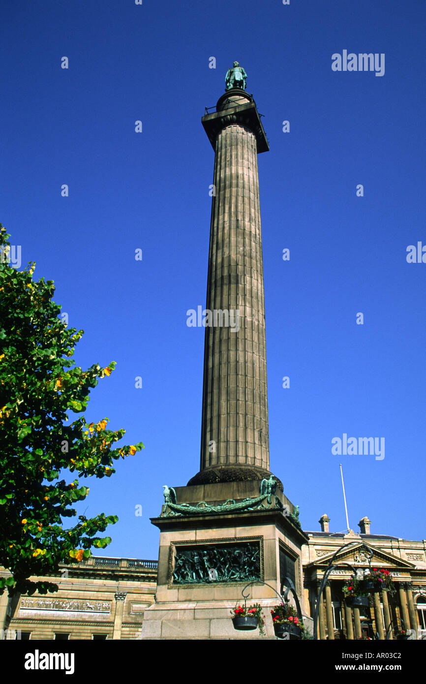 Duke of Wellingtons column Lime Street Liverpool England Stock Photo