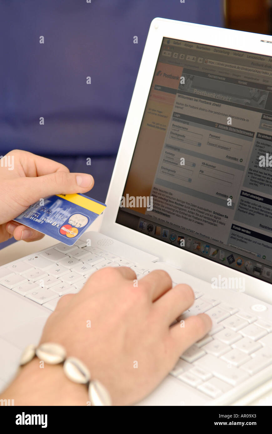 Online Banking Hi Res Stock Photography And Images Page 3 Alamy