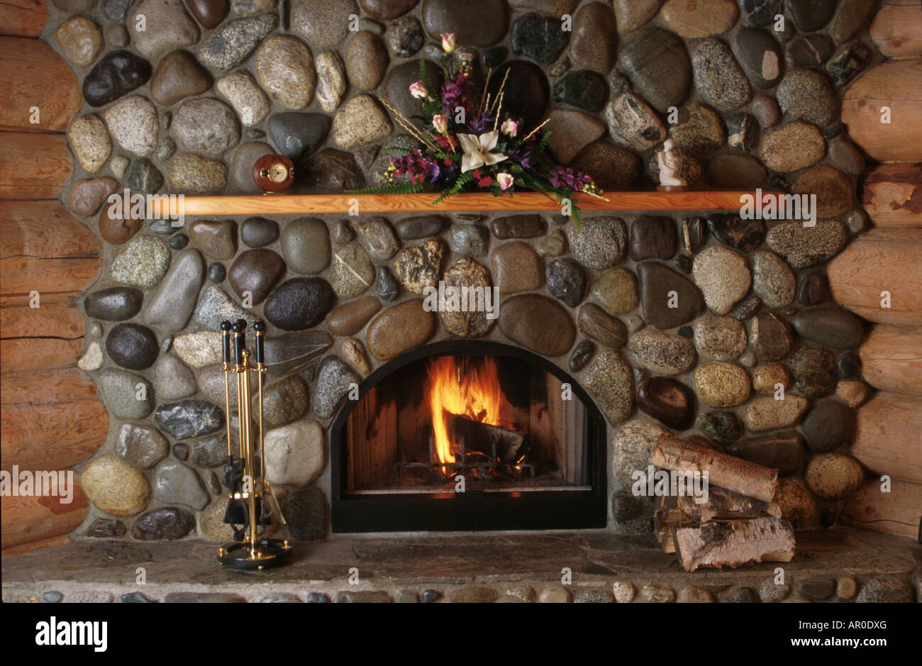 Granite fireplace mantel hi-res stock photography and images - Alamy