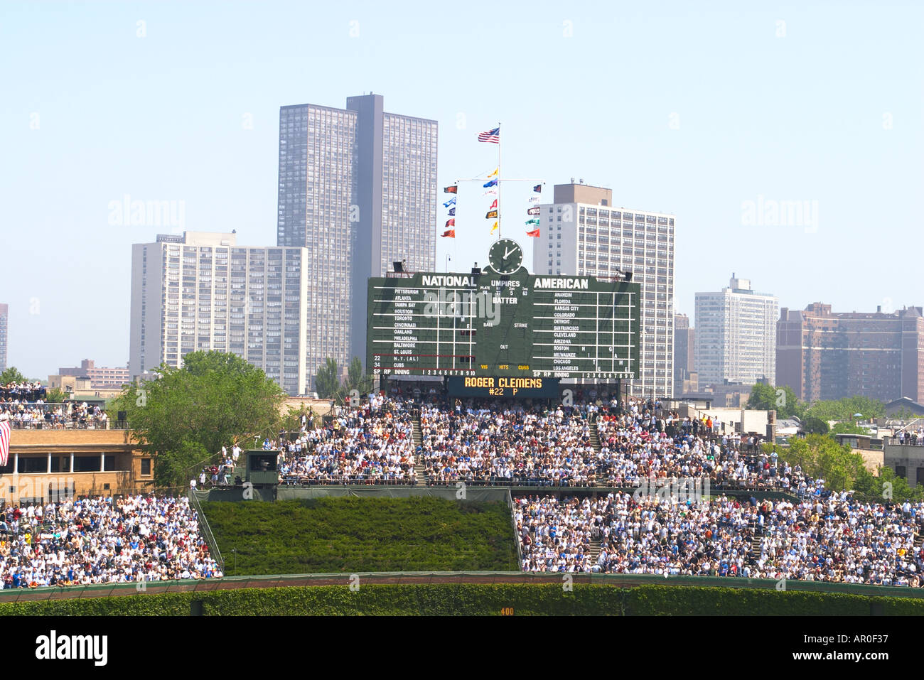 Wrigley Field - Chicago Cubs Scoreboard Editorial Stock Photo - Image of  green, bleachers: 9330588