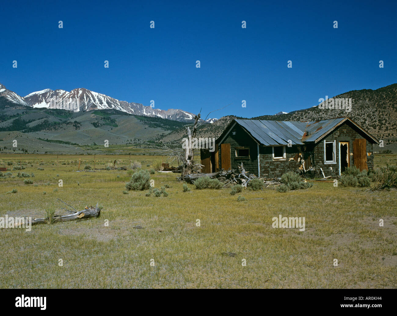 Abandoned huts, Mono Lake, Lee Vining, California, USA Stock Photo Alamy