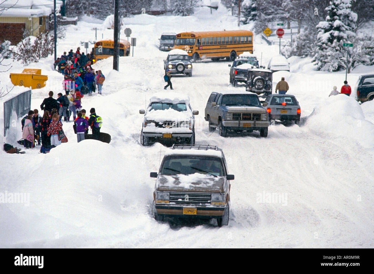 School children picked up by parents in snow storm SC AK Anchorage