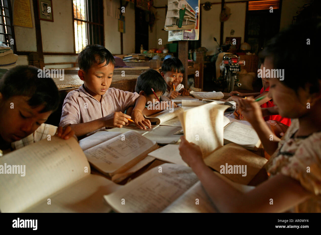 Kinder kinder lernen hi-res stock photography and images - Alamy