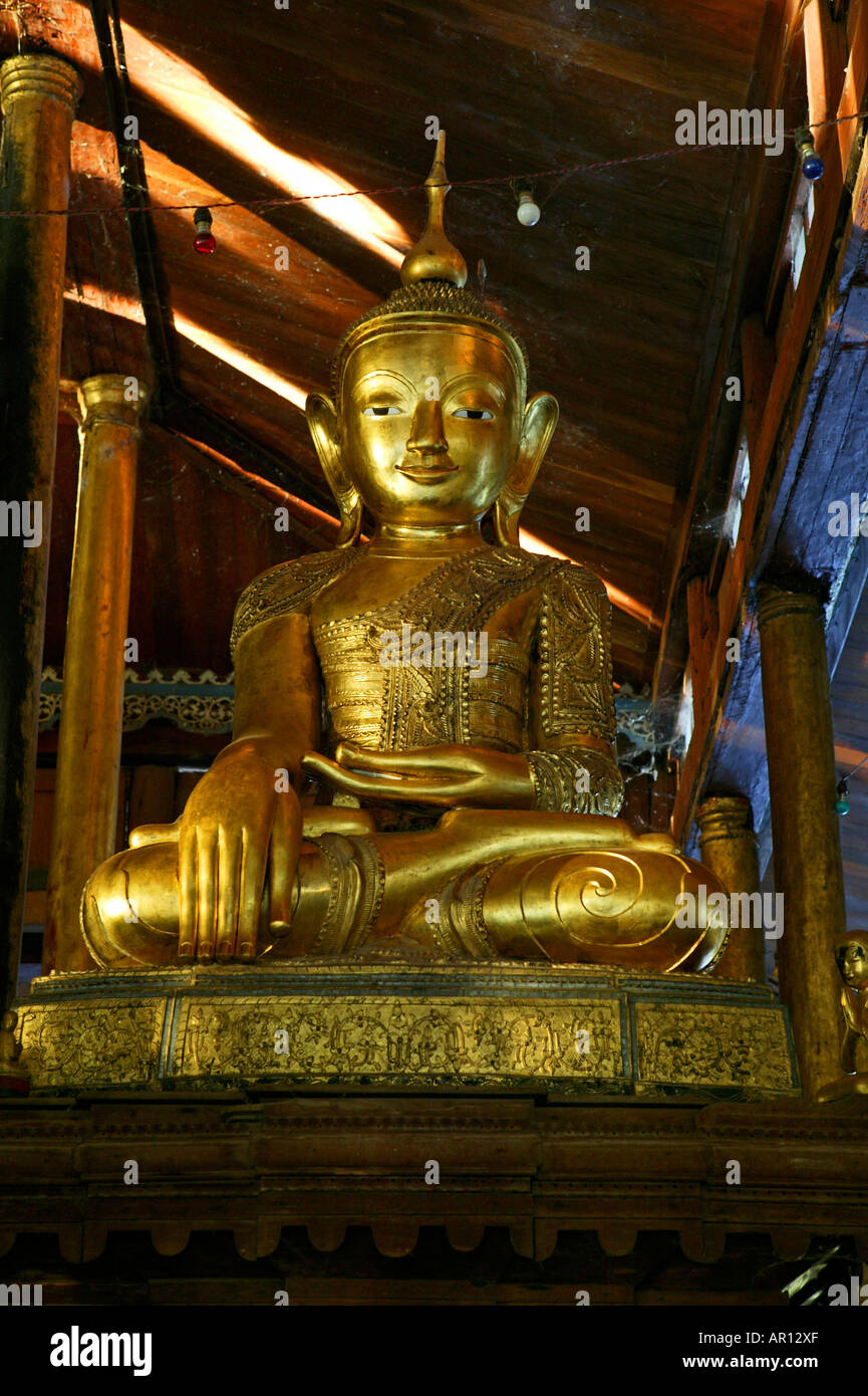 Buddha, Nga Phe Kyaung, Inle Lake, Budhhafigur, Nga Phe Monastery, Inle-See, bekannt als Kloster der springenden Katzen, aeltest Stock Photo