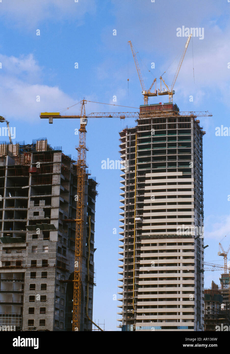 Construction of a residential block in dubai Stock Photo Alamy