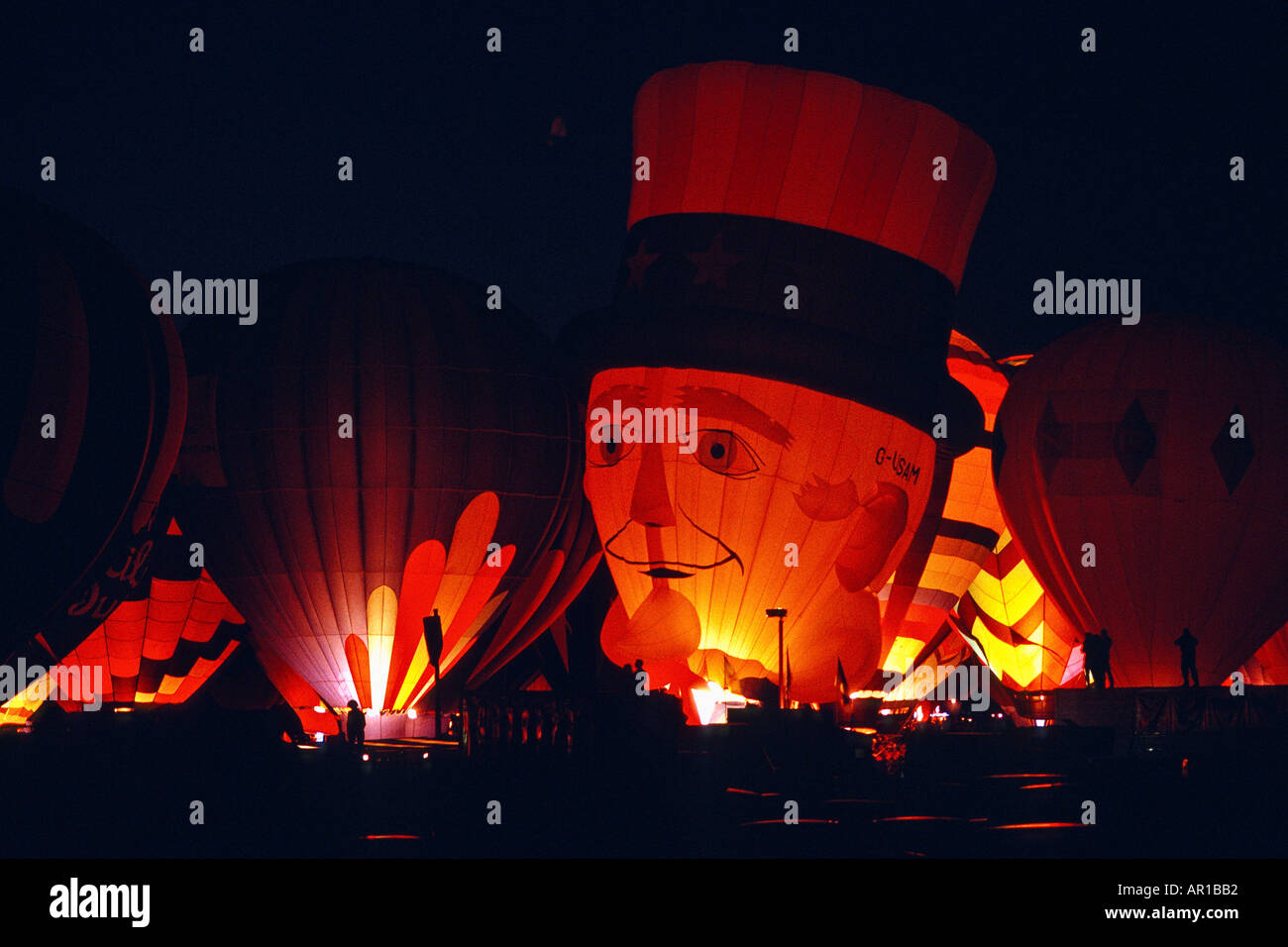 Special shapes balloon glow night event at International Balloon