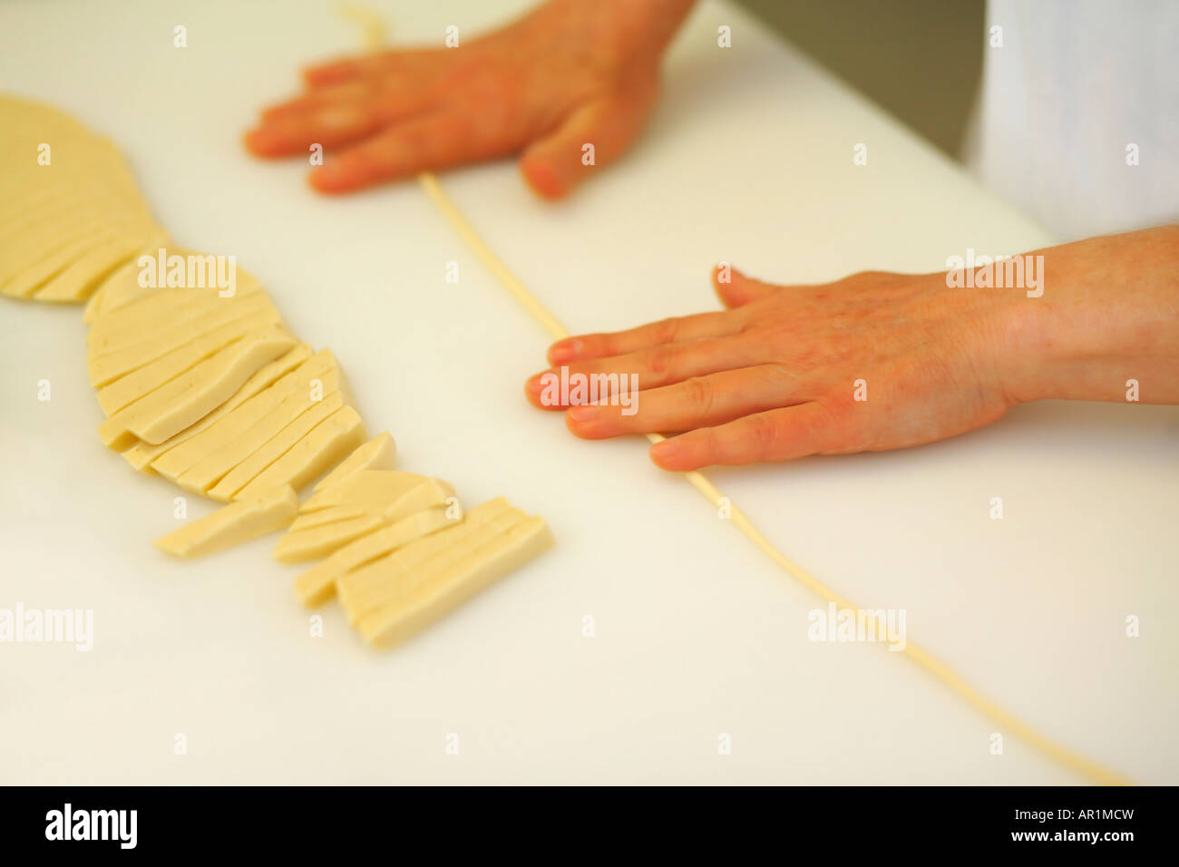 Pinci Making fresh pici pasta in Tuscany, Italy Stock Photo - Alamy