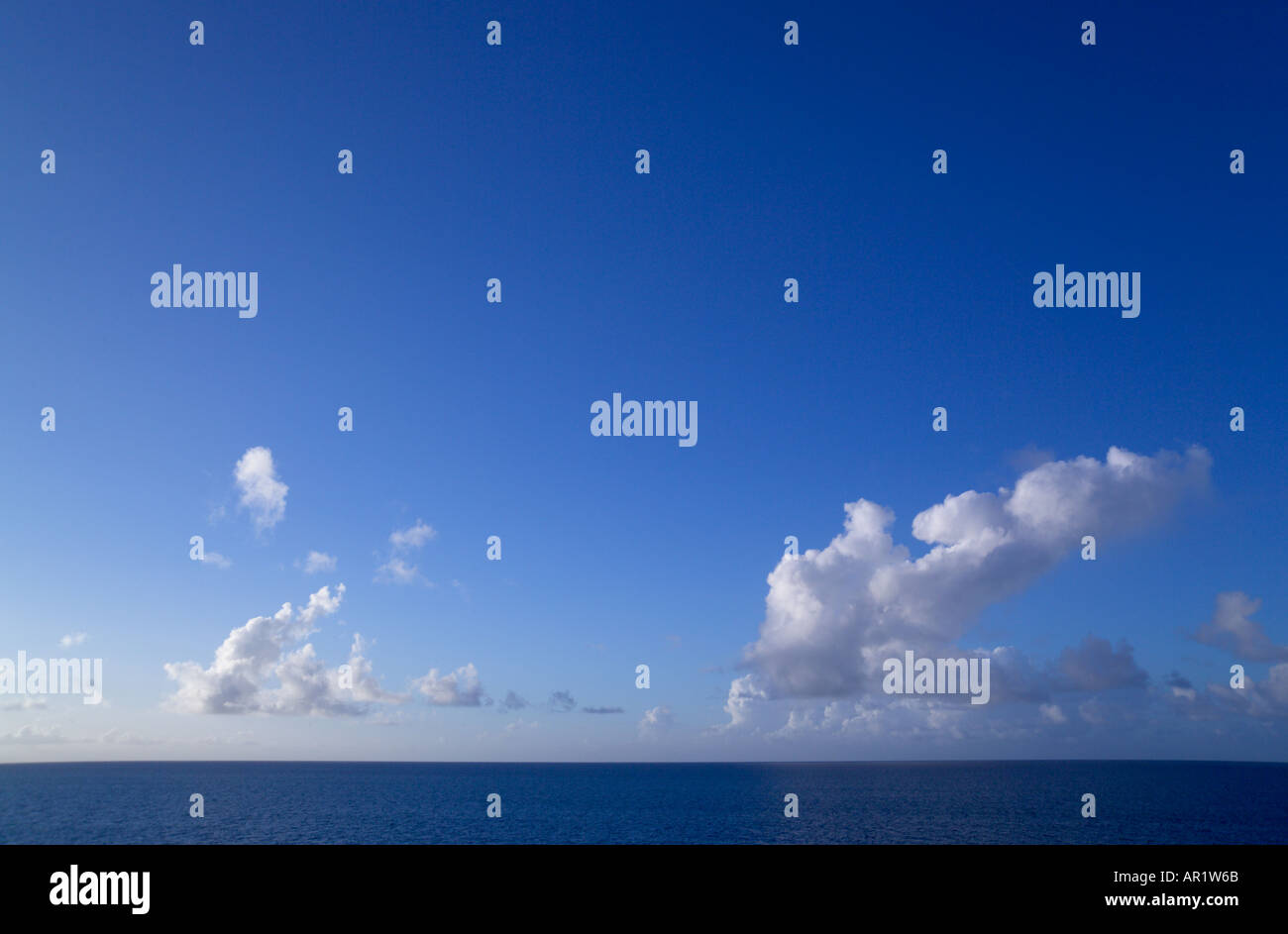 Calm water blue sky hi-res stock photography and images - Alamy