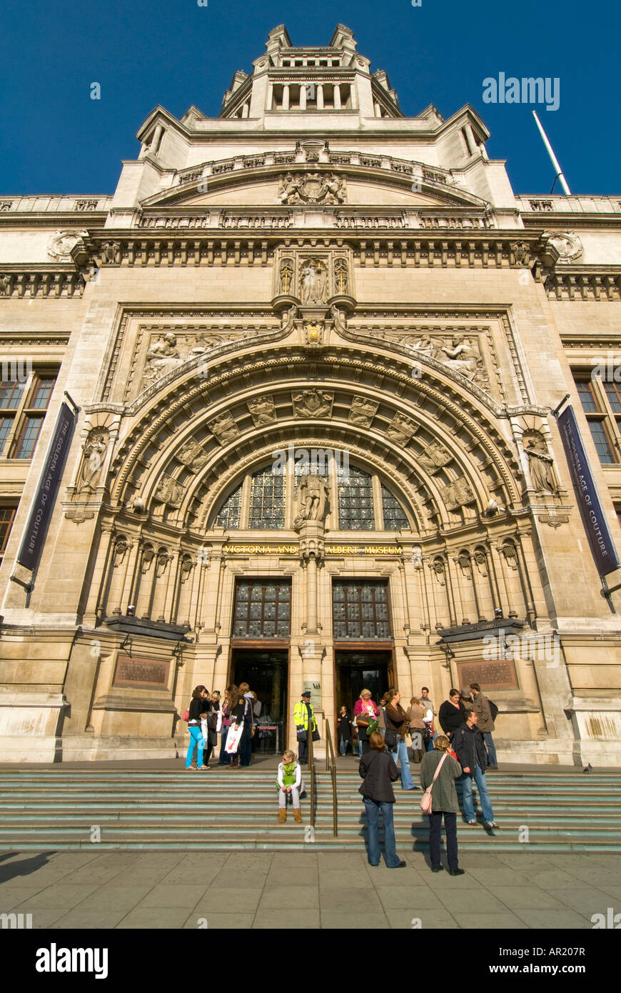 Grand front hi-res stock photography and images - Alamy